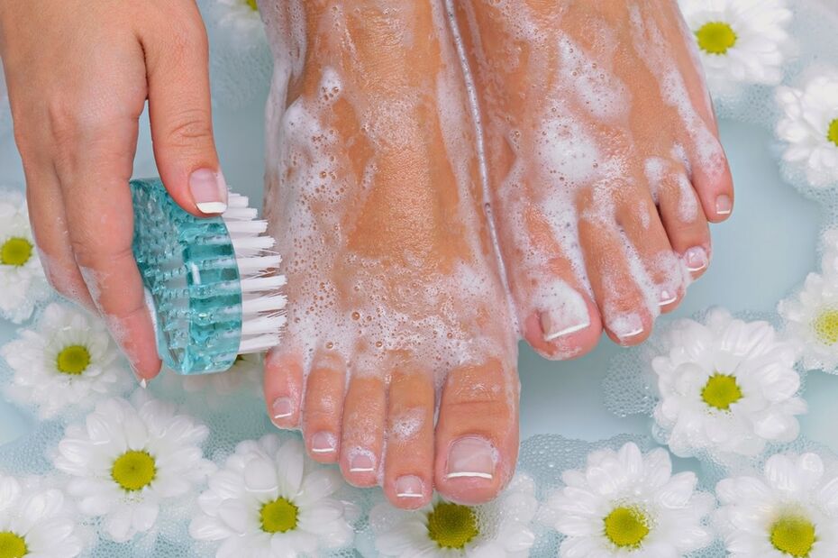 Regelmäßige Fußhygiene ist eine hervorragende Vorbeugung gegen Pilzinfektionen. 